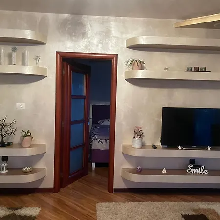 Anika バイナ・バシュタ